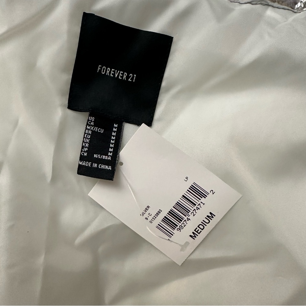 Forever 21 Cropped Lightweight Puffer Jacket Vest Women’s Size M Silver Metallic - Picture 2 of 7